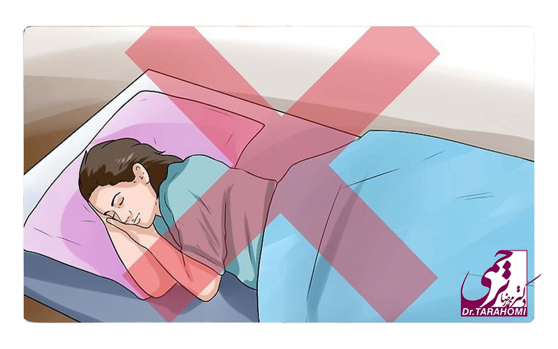 طرز اشتباه خوابیدن بعد از لیفت صورت